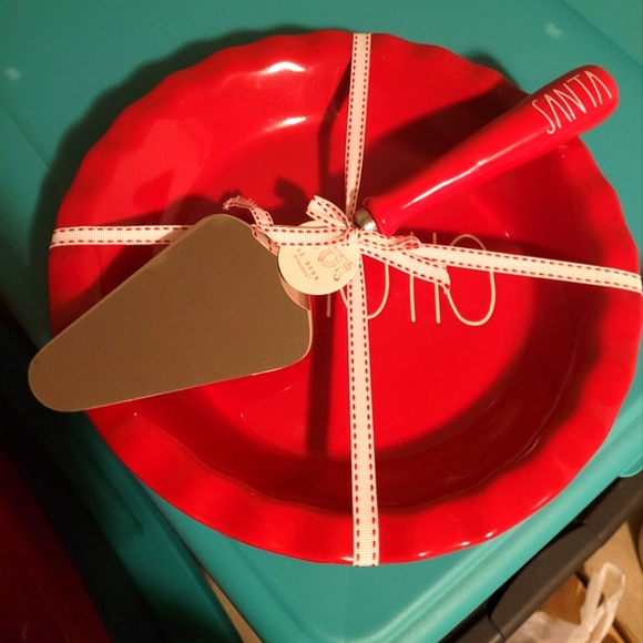 Rae Dunn Pie Plate with Serving Spatula - Picture 1 of 3